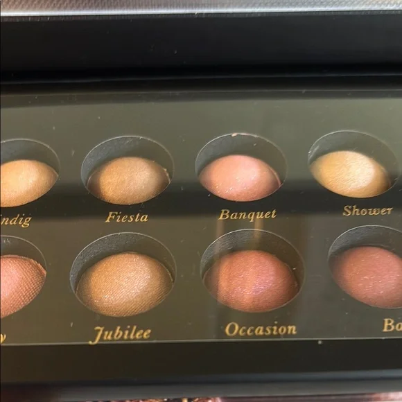 Laura Geller The Delectables Multi-Finish Eyeshadow Palette - Picture 3 of 5